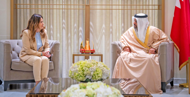 <p>Shaikh Salman separately met Serbian Ambassador Tatjana Garcevic, and reviewed financial and economic co-operation.</p>
<div class="explain-selected-button explain-selected-circle"></div>